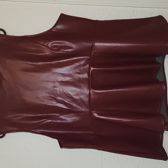 Torrid Zinfandel Faux Leather Peplum Top 3 3x 22/24 - Picture 6 of 7